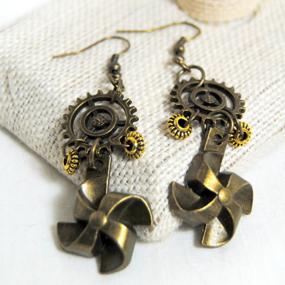 Steampunk Propellers With Gears Earrings - Picture 1 of 2